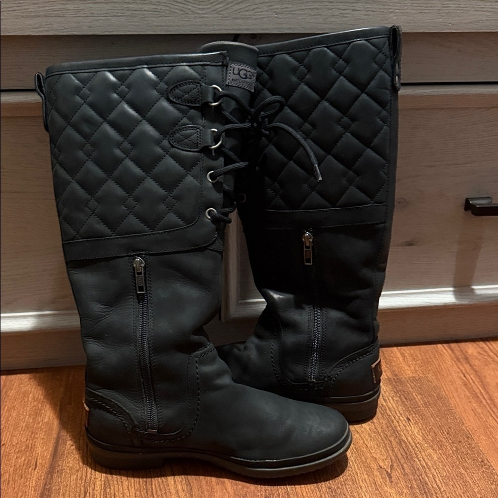 UGG Women’s Black Quilted Lace-Up Boots Sz 7 - Picture 5 of 10